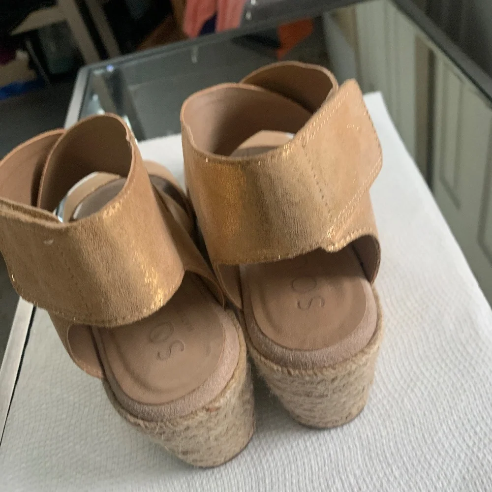 SOUL BY NATURALIZER GOLD ESPADRILLE WEDGES SIZE‎ 8